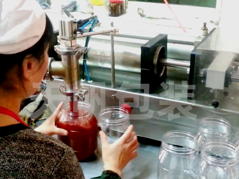 半自动与全自动液体灌装机区别对比